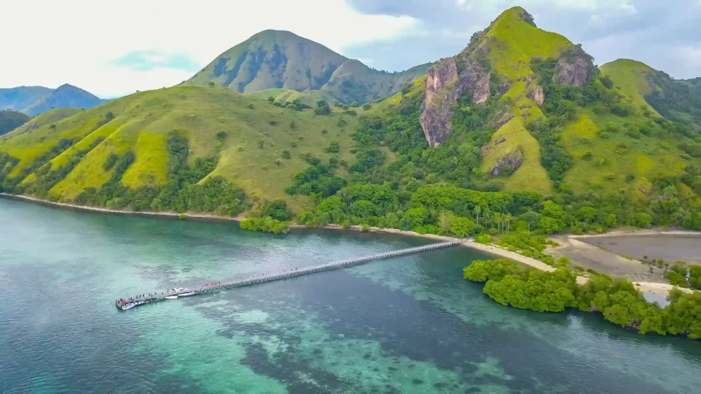 Manjarite snorkeling and Kelor Island beach near Labuan Bajo